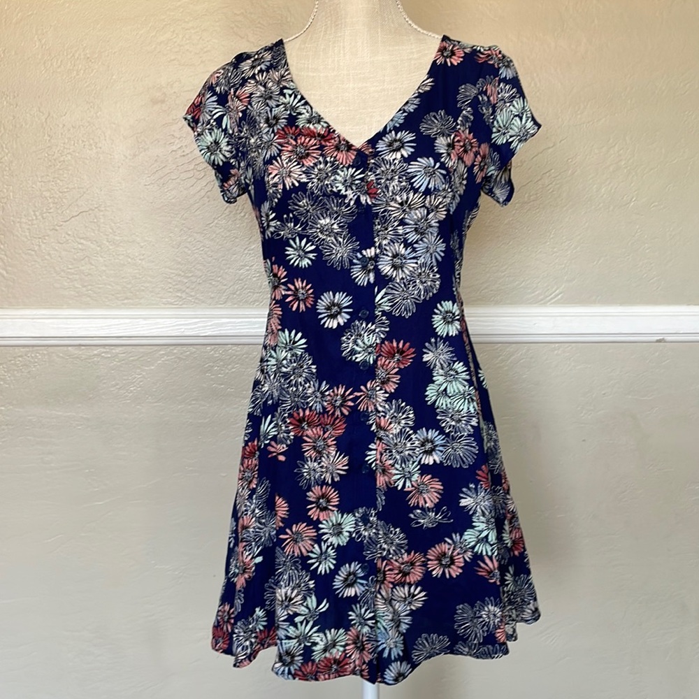 SOLD!!!! NWT, Small Kolhs So Rad button down floral print dress